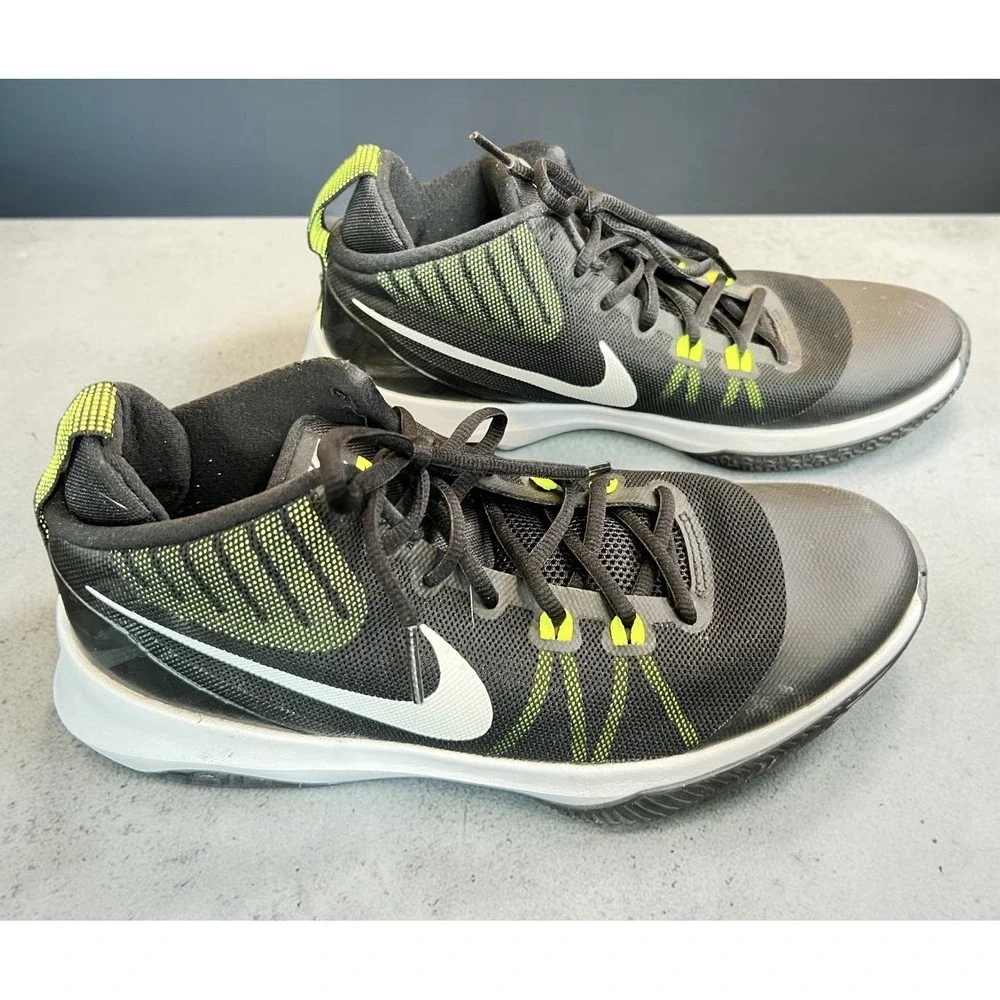 Nike Air Versitile Mens 9 Black Gray Volt Basketball Shoes Sneakers 852431-009
